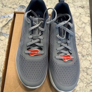 Skechers greyArch Fit Athletic Shoes size 8 new in box